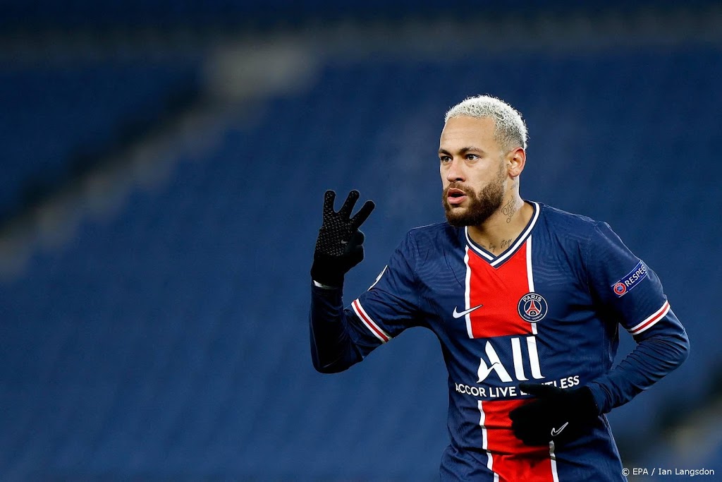 Neymar helpt Paris Saint-Germain met drie treffers aan groepszege