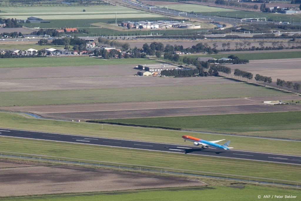 Polderbaan Schiphol even gesloten vanwege rook door brand bij A9