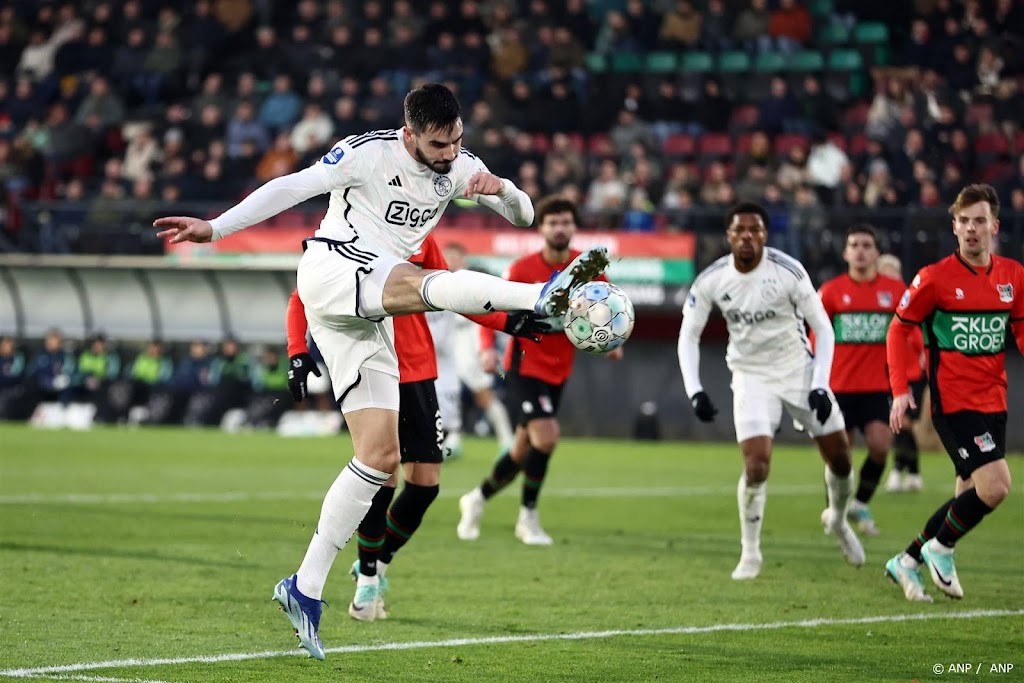 Ajax begint met Sutalo aan thuisduel met Sparta Rotterdam