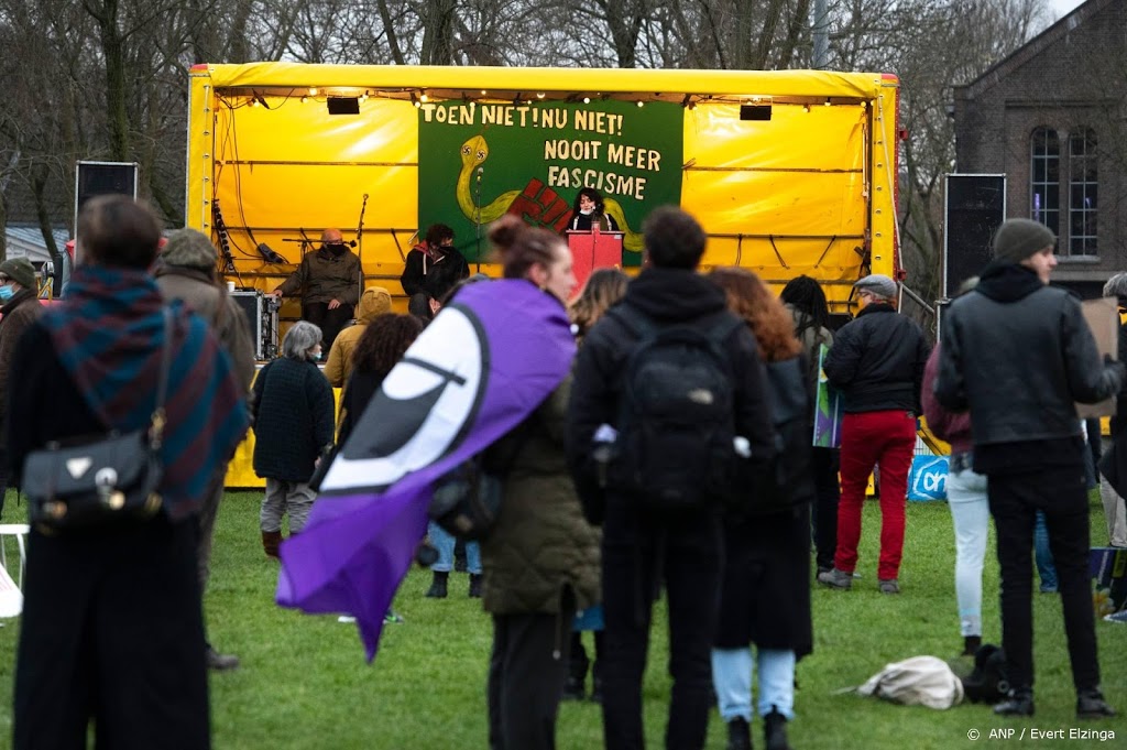 Honderden mensen demonstreren tegen fascisme