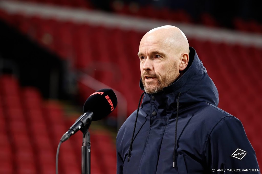 Ajax-trainer Ten Hag telt zegeningen na gelijkspel tegen PSV