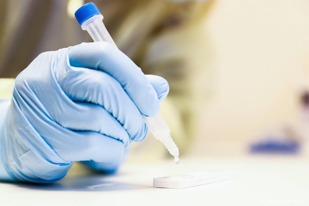 Britten zetten op grote schaal sneltesten in