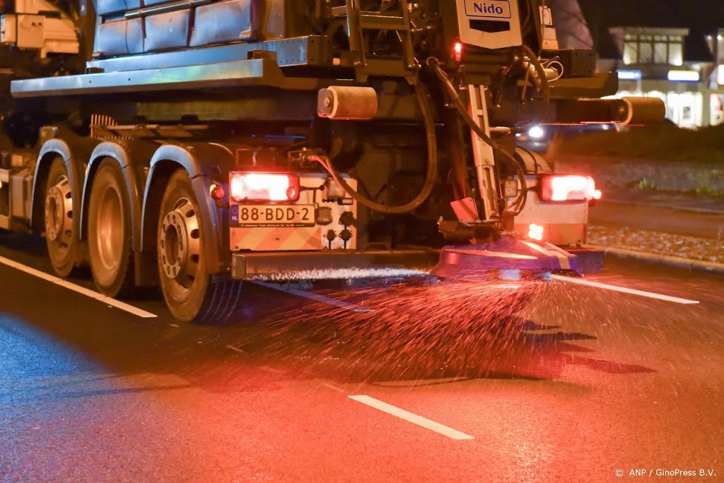 KNMI waarschuwt voor gladheid in bijna hele land