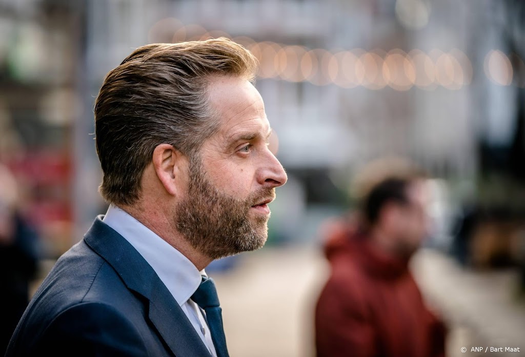 Initiatiefnemers doen massa-aangifte tegen De Jonge
