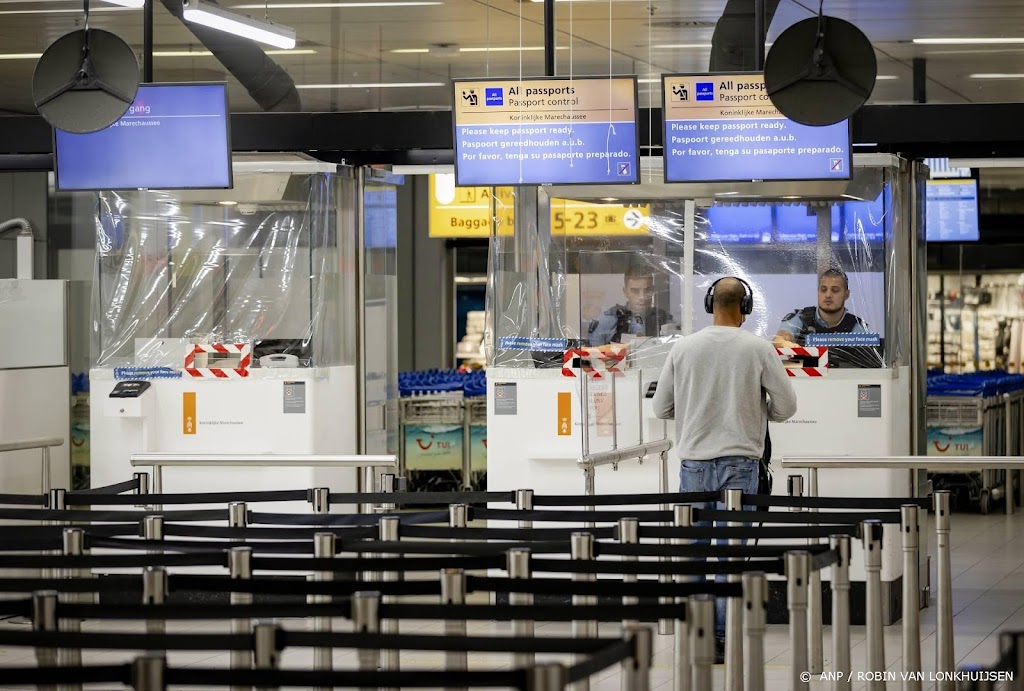 Amerikaans stel op Schiphol opgepakt op verdenking mensensmokkel