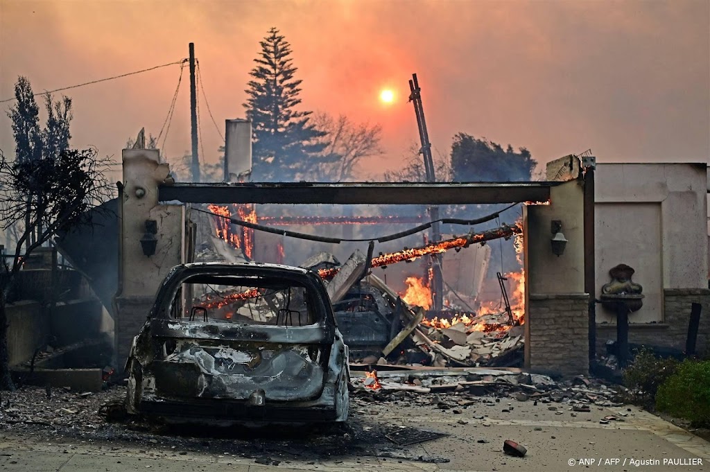 Avondklok in door bosbranden getroffen gebieden Los Angeles