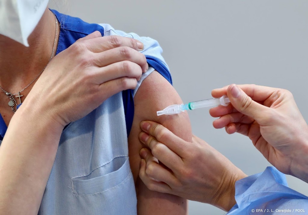 Pas na half jaar vaccin voor herstelde Spaanse coronapatiënten