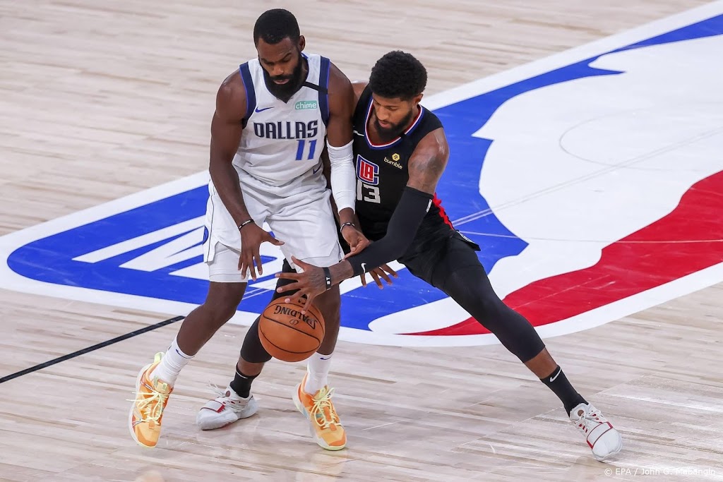 NBA fluit Mavericks terug en eist spelen volkslied