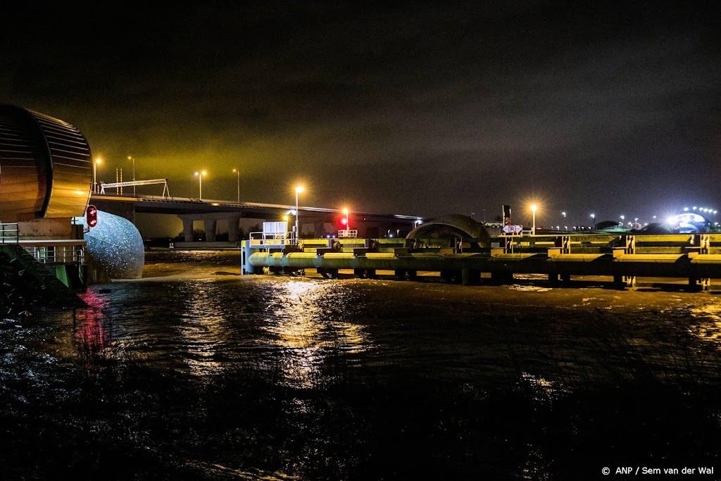 Water in het IJsselmeer staat hoog, Ramspolkering mogelijk dicht