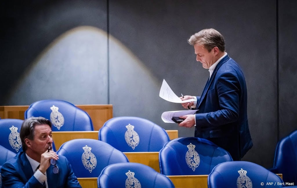 Kamer dwingt kabinet toeslagenouders met schuld snel te helpen