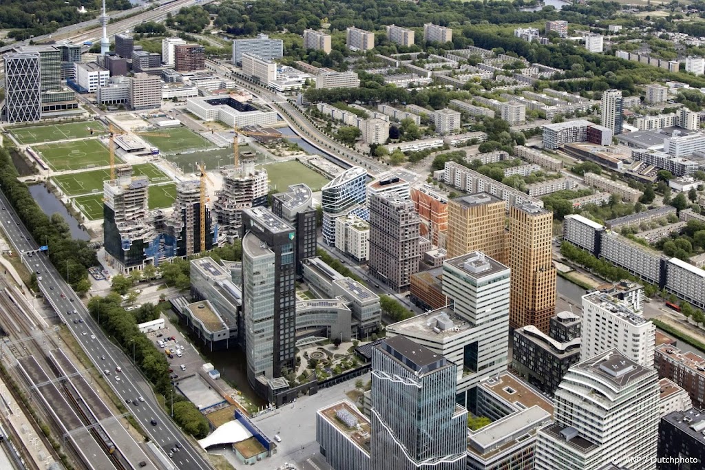 Bedrijven op de Zuidas gooien kantoren gelijk open als het kan