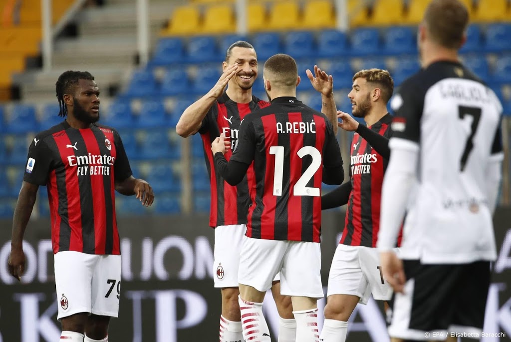 Ibrahimovic (39) bijna rond met AC Milan over nieuw contract