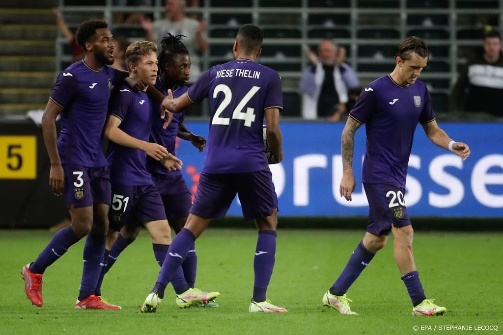 Anderlecht plaatst zich voor play-offs door zege op Kortrijk