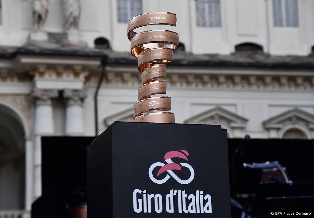 Van der Hoorn (27) verrast met etappezege in Ronde van Italië
