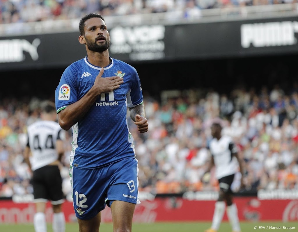 Real Betis blijft door zege bij Valencia in de race om plek 4