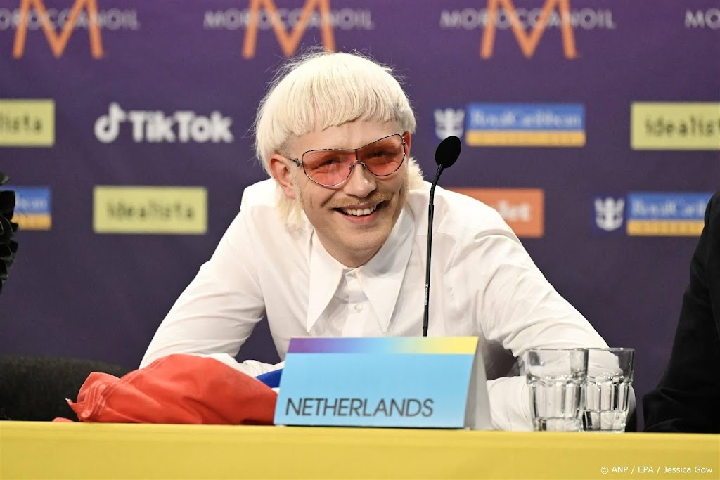 NPO 3FM lobbyt met vliegtuigjes in Polen en VK voor Joost Klein