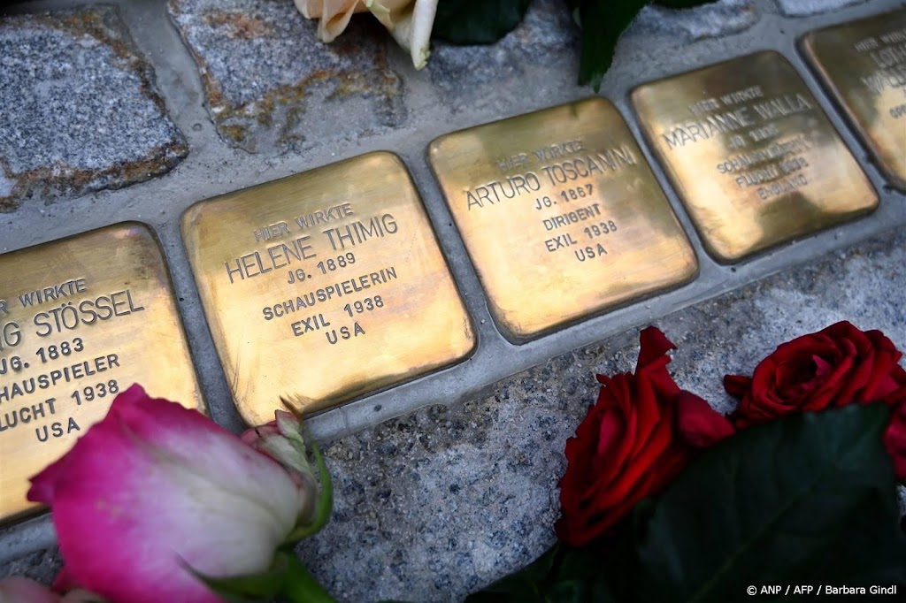 Terugplaatsen kleine Joodse monumentjes Dordrecht duurt maanden