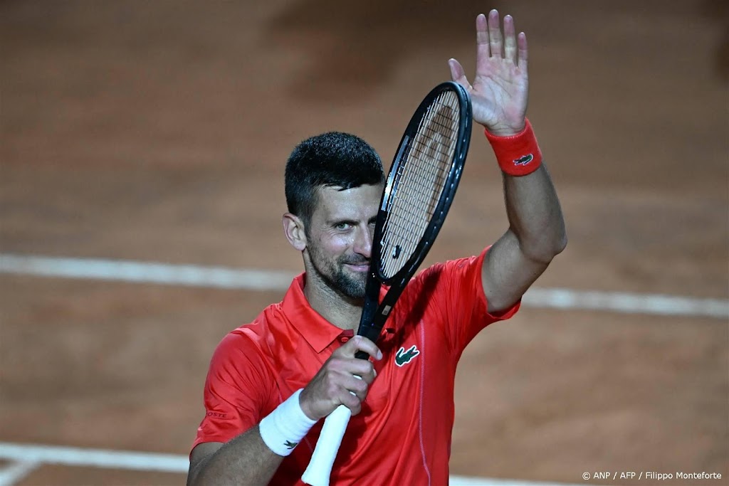 Djokovic wint eenvoudig eerste partij op masterstoernooi Rome