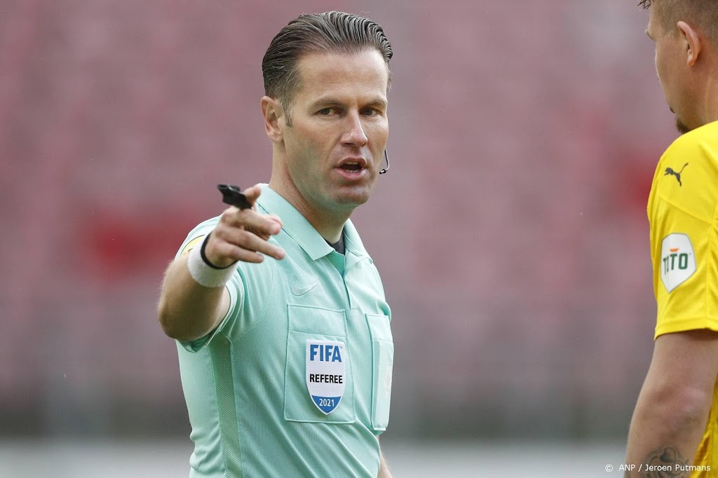 Makkelie eerste arbiter, Stekelenburg oudste speler op uniek EK