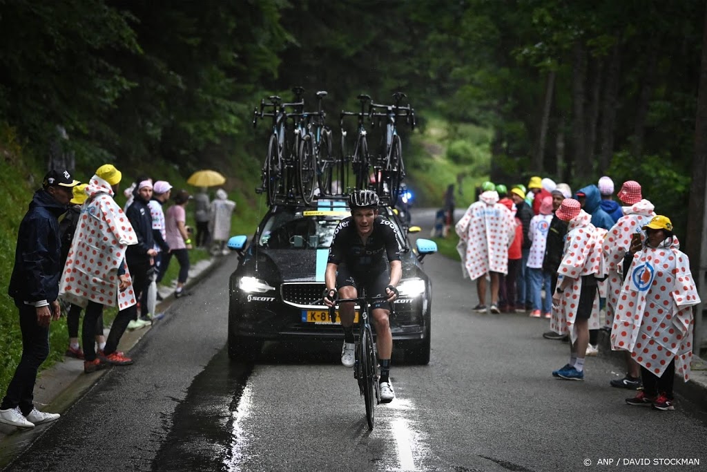 Kragh Andersen en Barguil na valpartij uit de Tour de France