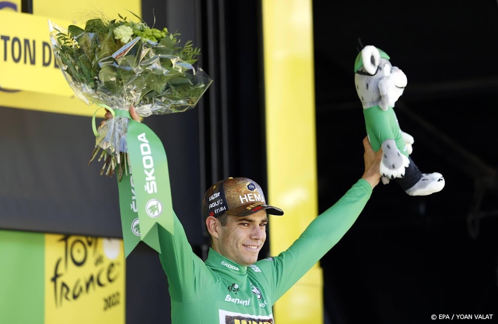Tourpeloton klimt in Zwitserland en finisht in Frankrijk