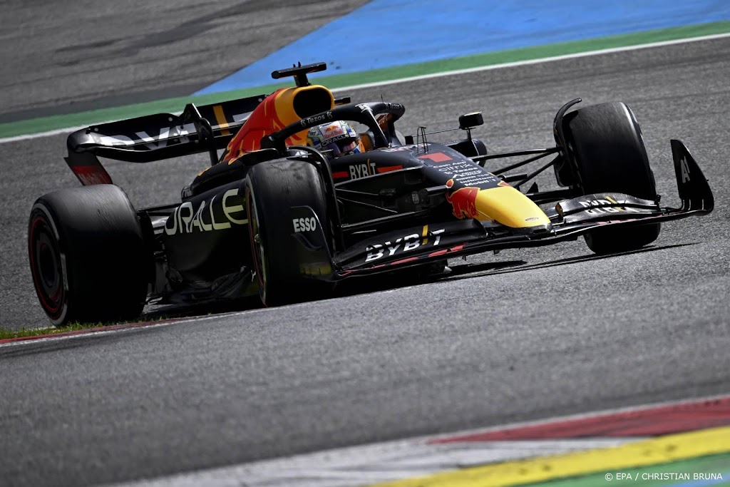 Verstappen kan na lastige dag leven met tweede plek in Oostenrijk