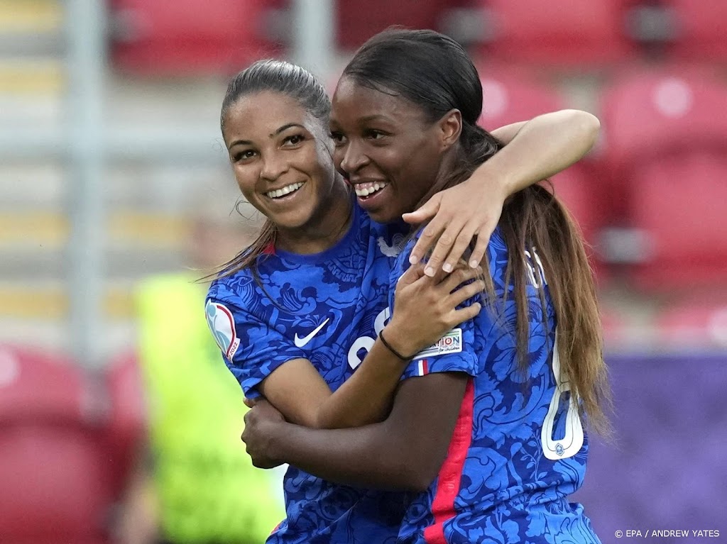Franse voetbalsters laten Italië op EK met 5-1 kansloos