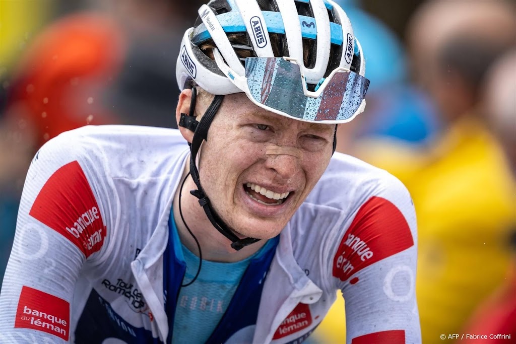 Wielerploeg DSM-Firmenich legt Brits talent Poole langer vast
