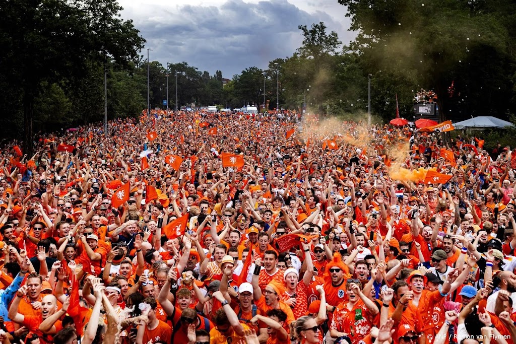Duitse politie verwacht recorddrukte bij Nederlandse fanwalk