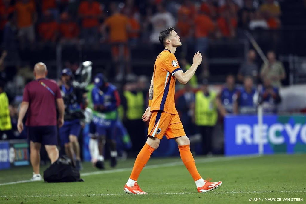 Koeman brengt spits Weghorst na rust opnieuw in bij Oranje