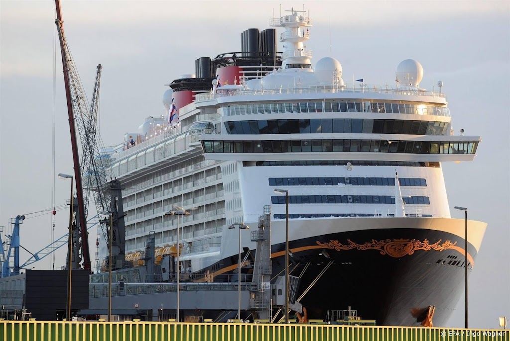 Cruiseschip Disney voor het eerst in Rotterdamse haven