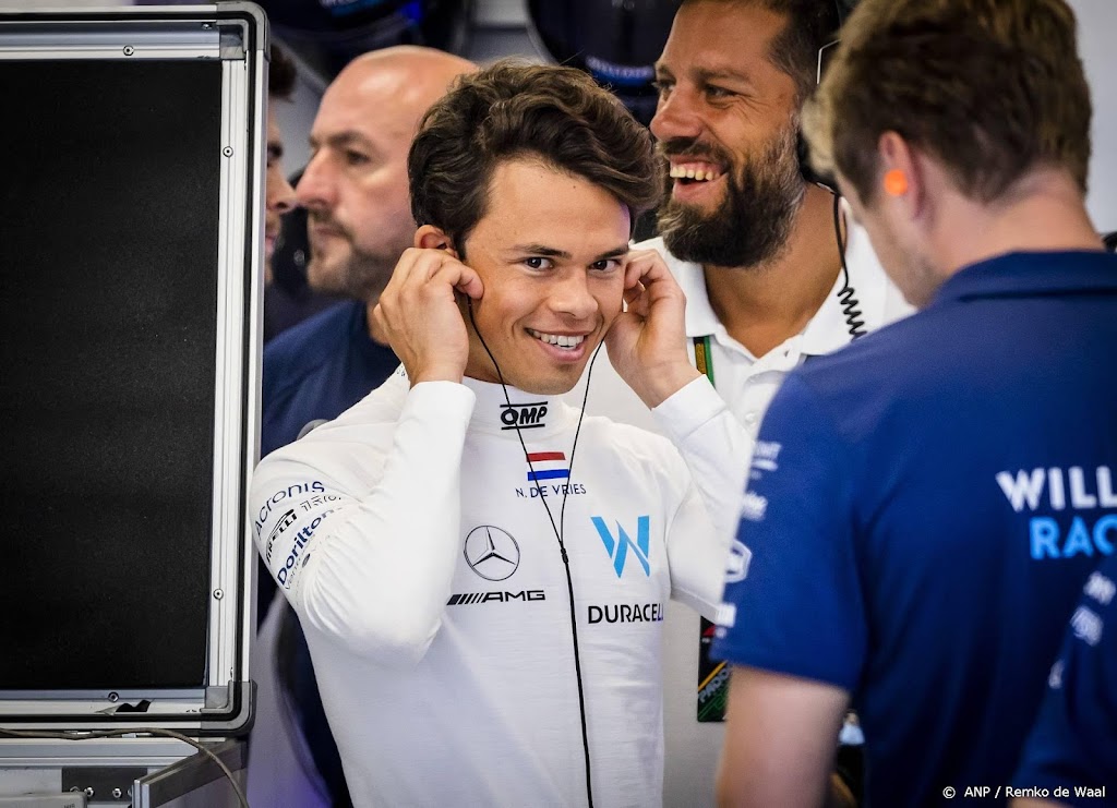 De Vries maakt wegens ziekte Albon debuut in Formule 1