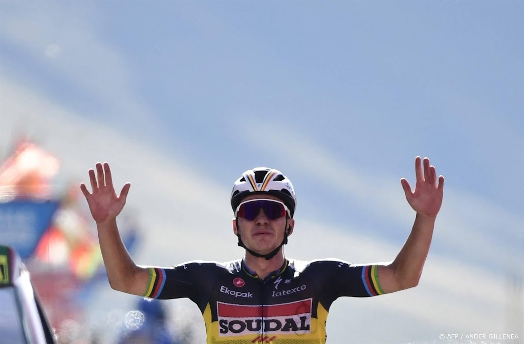 Renner Evenepoel betuigt in Vuelta steun met Marokkaanse vlag
