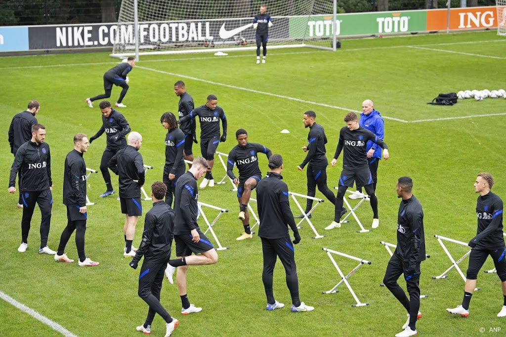 Oranje traint zonder zieke Wijnaldum