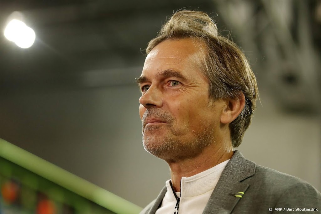 Coach Cocu voelt de druk toenemen bij hekkensluiter Vitesse
