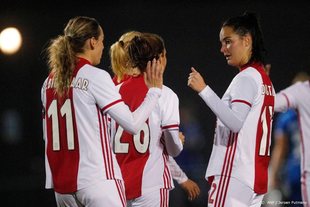 Voetbalsters Ajax verliezen in Amsterdam van Bayern München