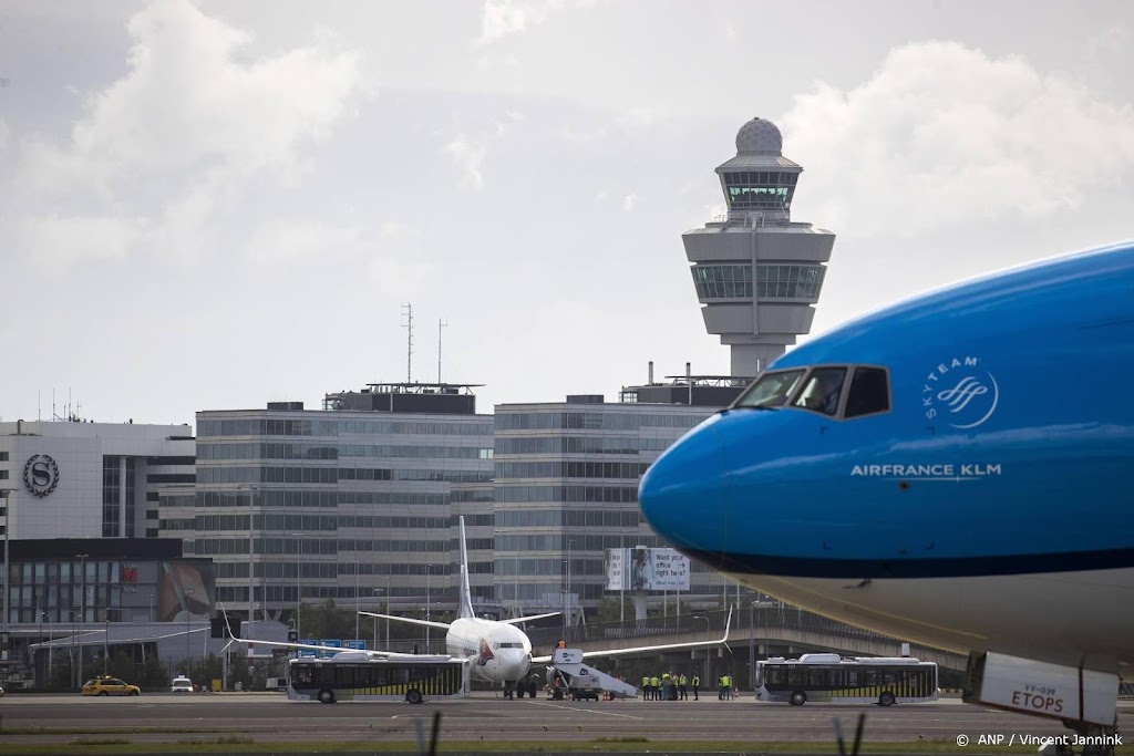 Schiphol en KLM: geen extra regels na stijging besmette passagier