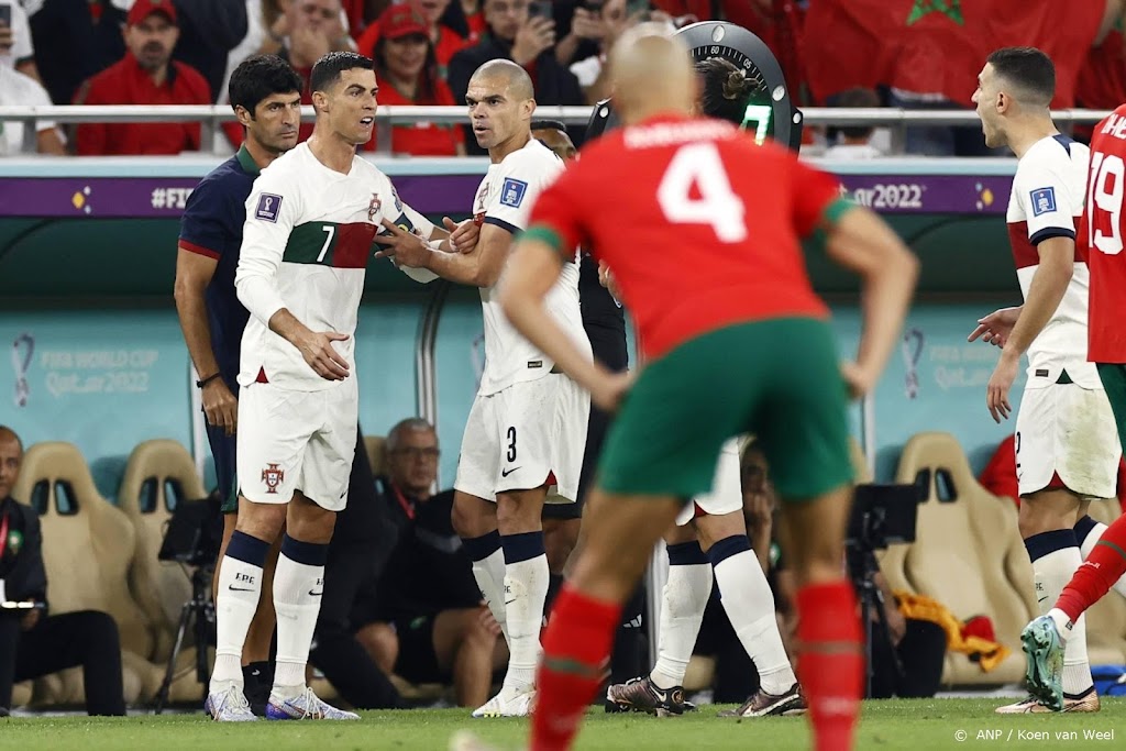 Ronaldo evenaart record en speelt 196e interland