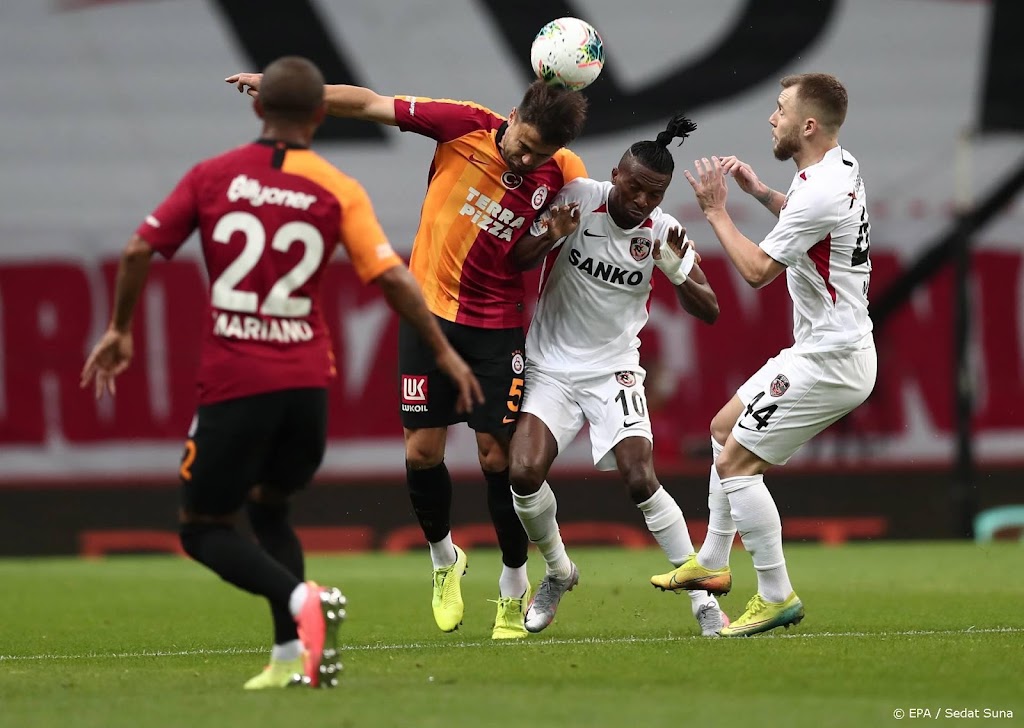 Turkse voetbalinternational Çalik overleden door auto-ongeluk