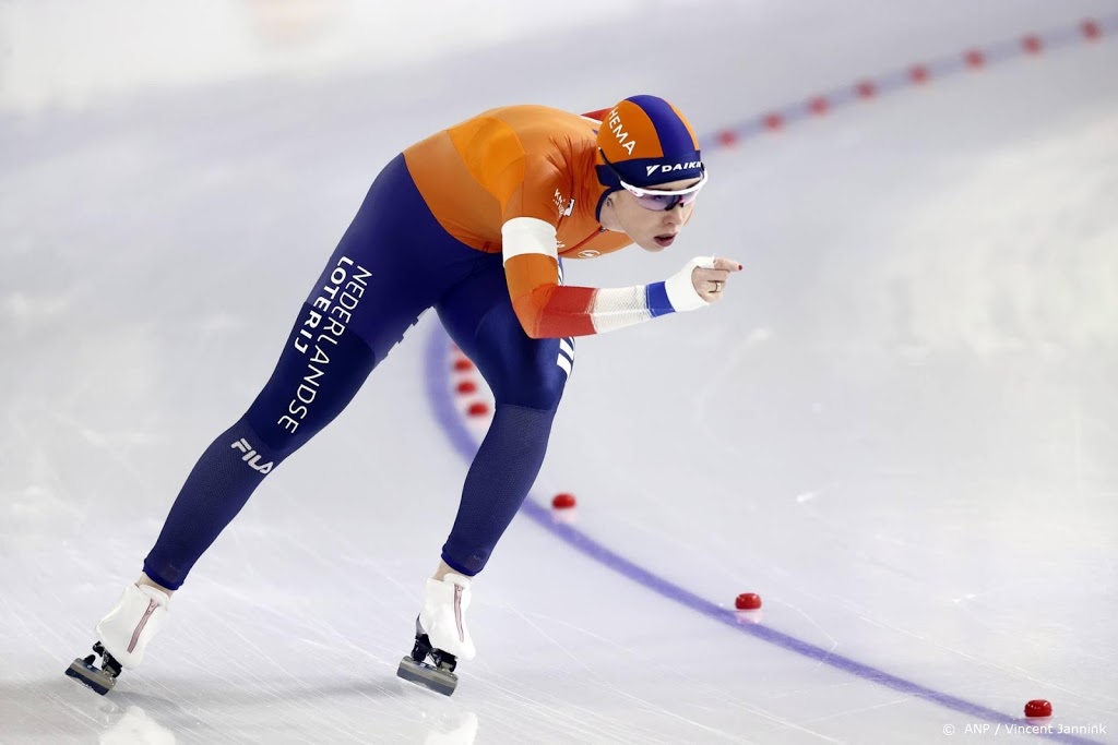Schaatsster De Jong pakt wereldtitel 3000 meter, brons Schouten