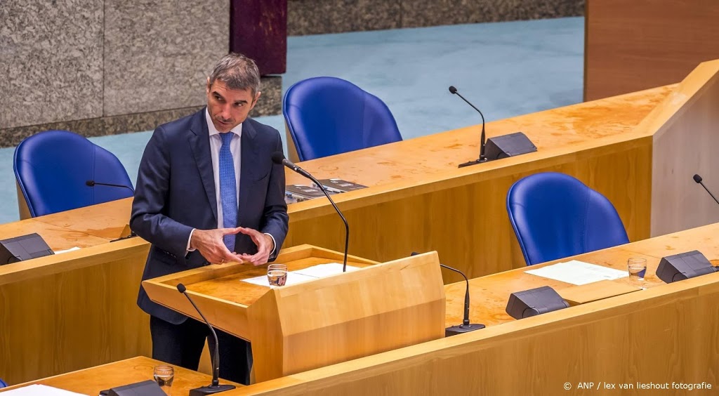 Blokhuis wil nog meer inzicht in aantal wachtenden ggz