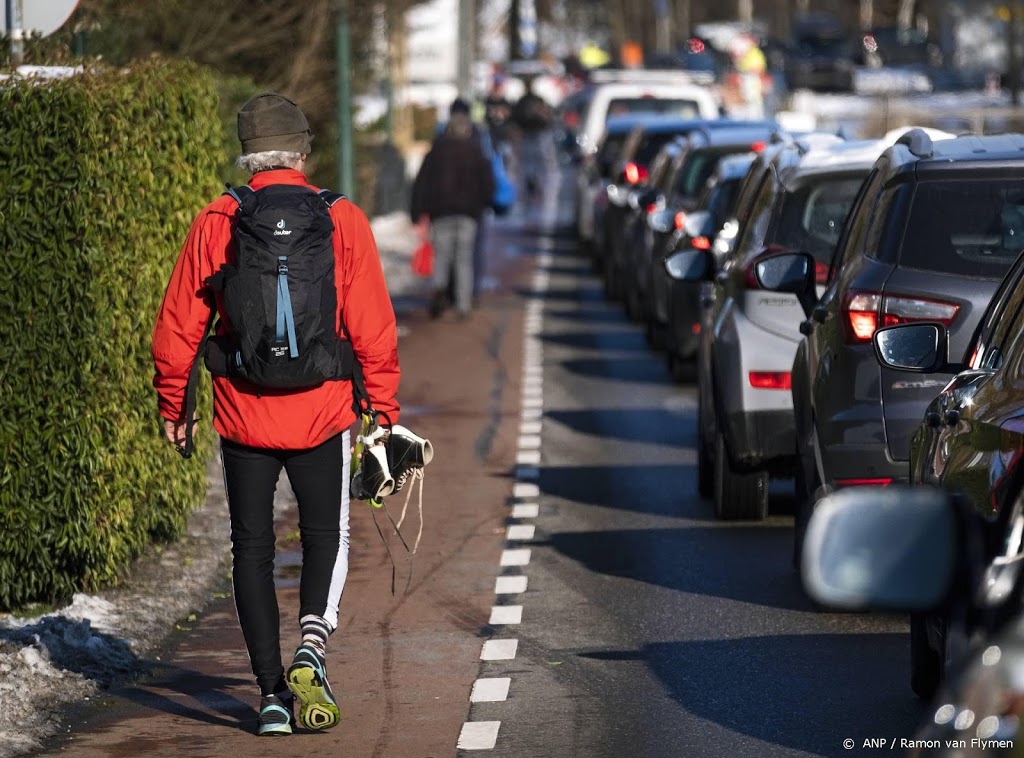 Op veel plaatsen mensen door het ijs gezakt