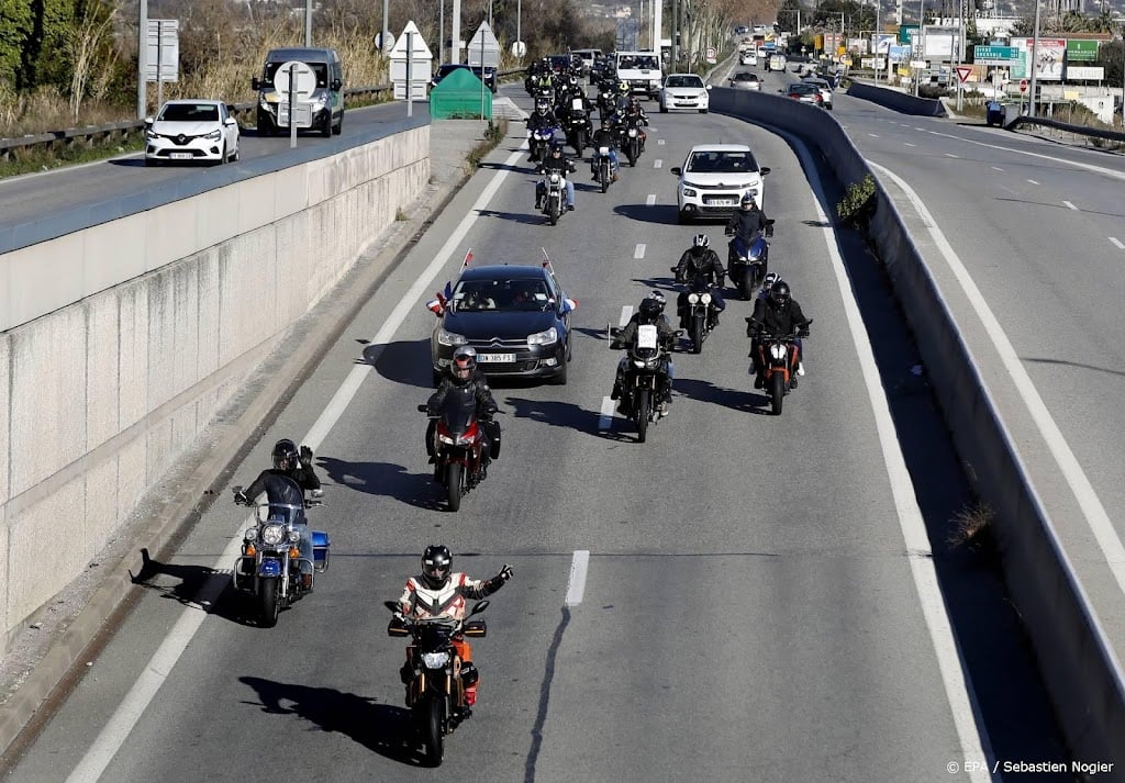 Franse vrachtrijders op weg naar Parijs ondanks verbod protest