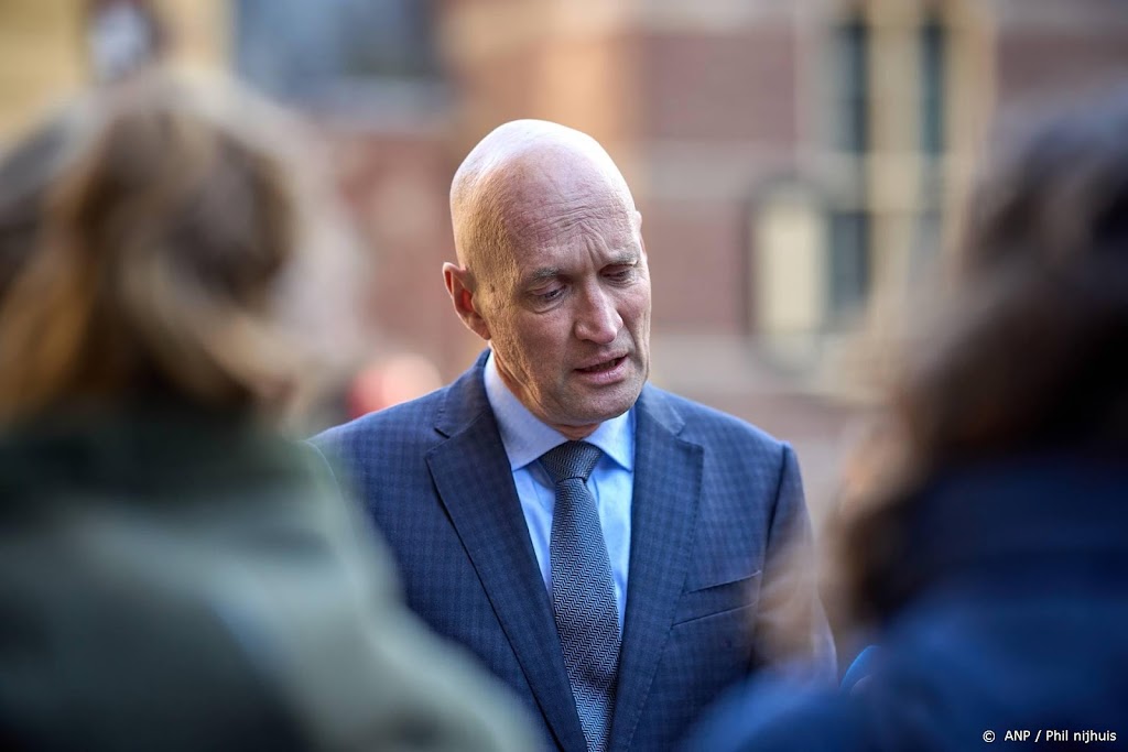 Kuipers 'zeer ongelukkig' met toon uit e-mails over grondrechten