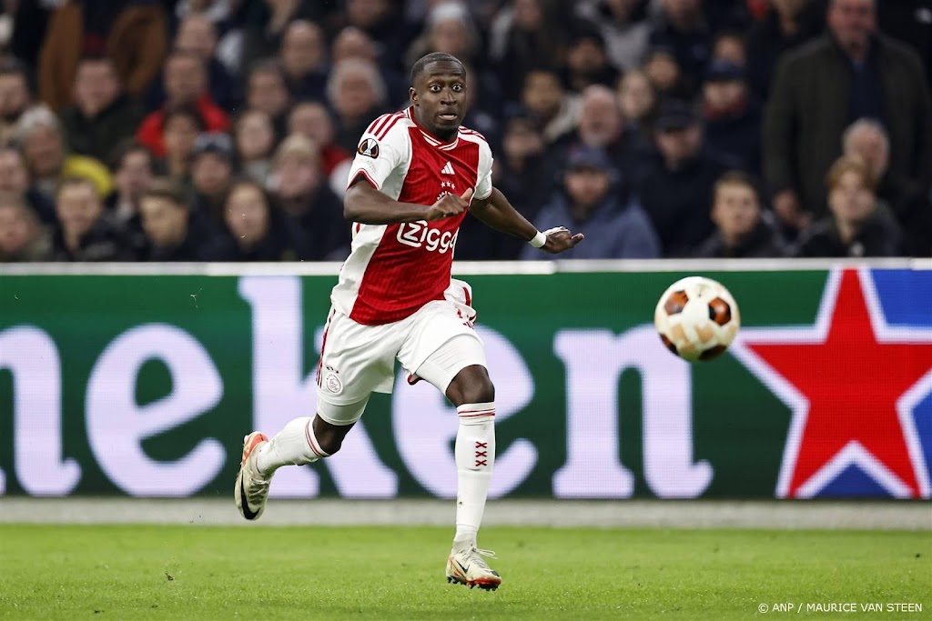 Ajax begint met Forbs en Sosa aan uitduel met sc Heerenveen