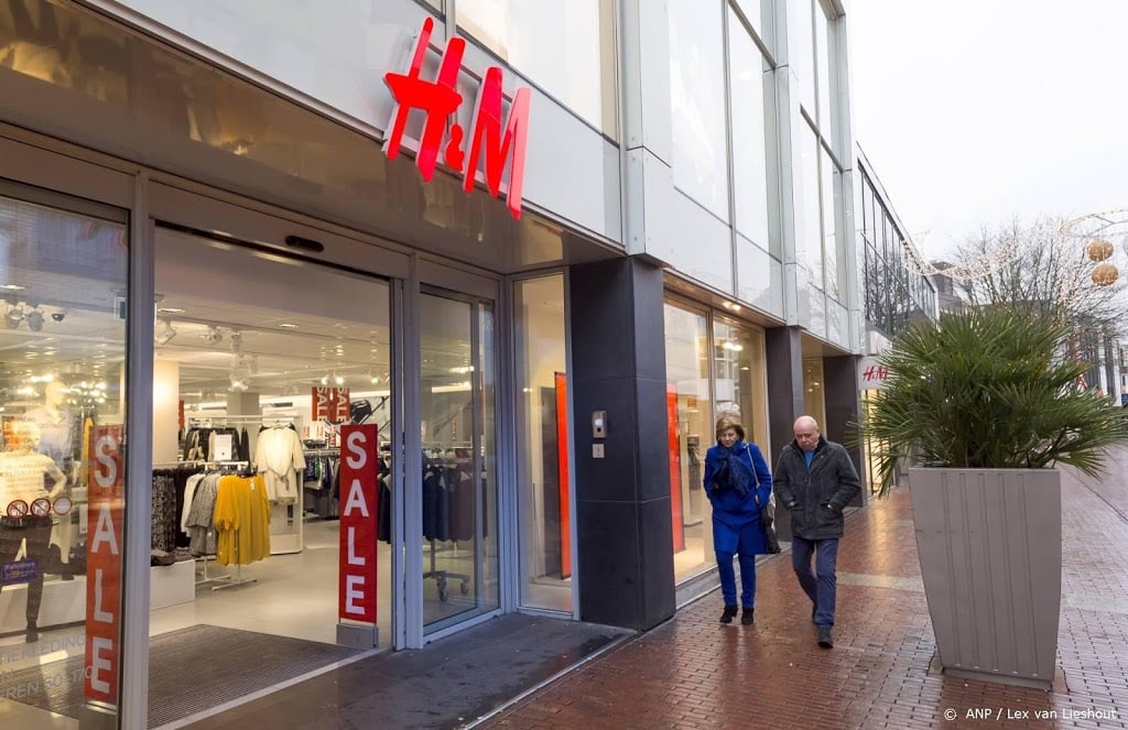 Klanten vanaf vrijdag op afspraak weer welkom bij H&M