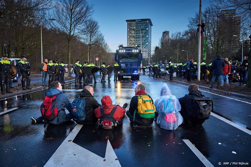 Vier actievoerders XR onwel geraakt bij demonstratie A12