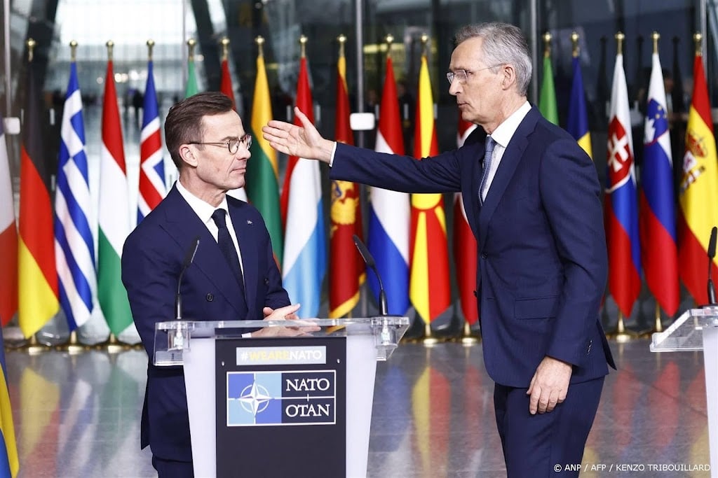 NAVO verwelkomt Zweden met vlagvertoon
