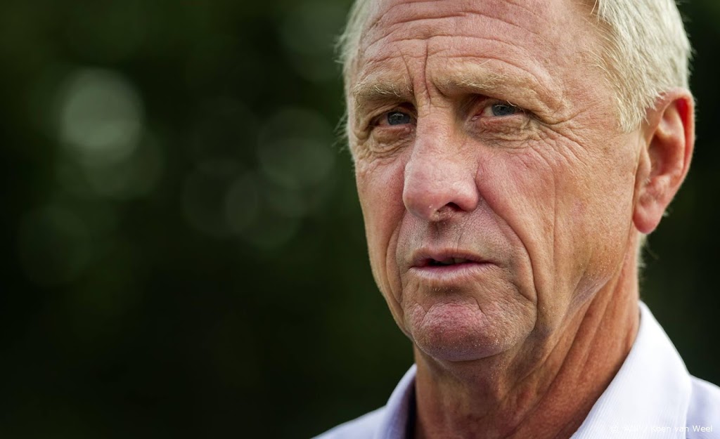Gouden postzegels ter ere van 75e geboortedag Johan Cruijff