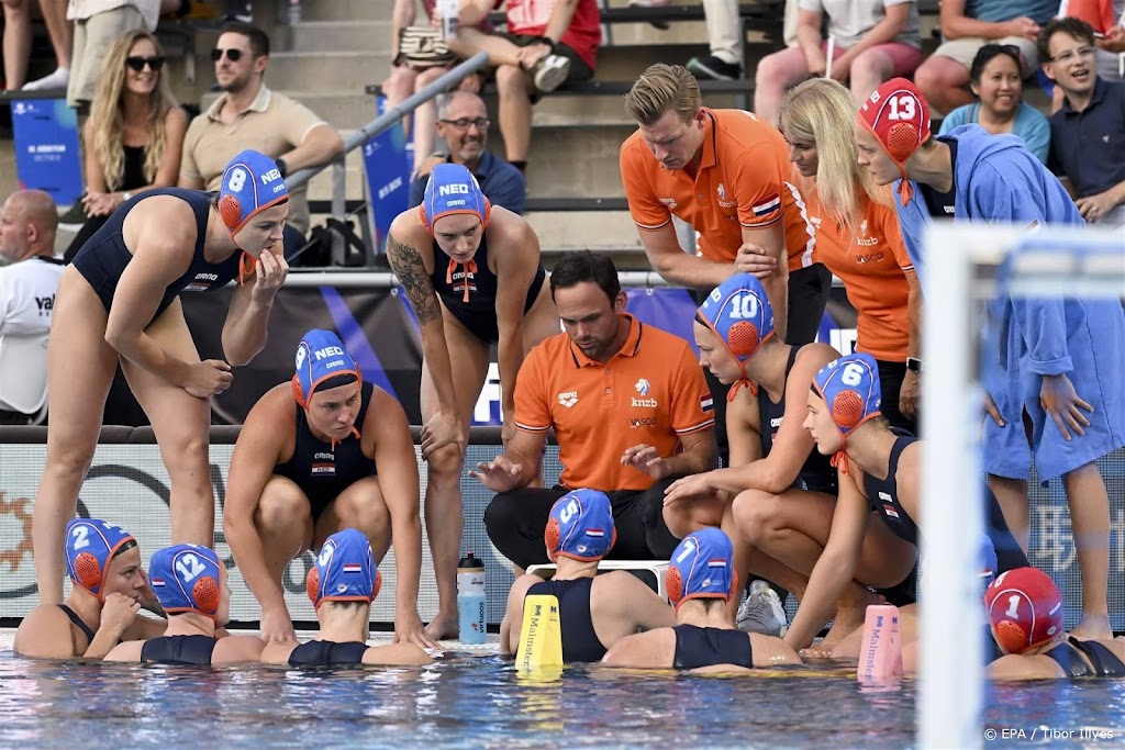 Waterpolosters verslaan Australië in World Cup in Rotterdam